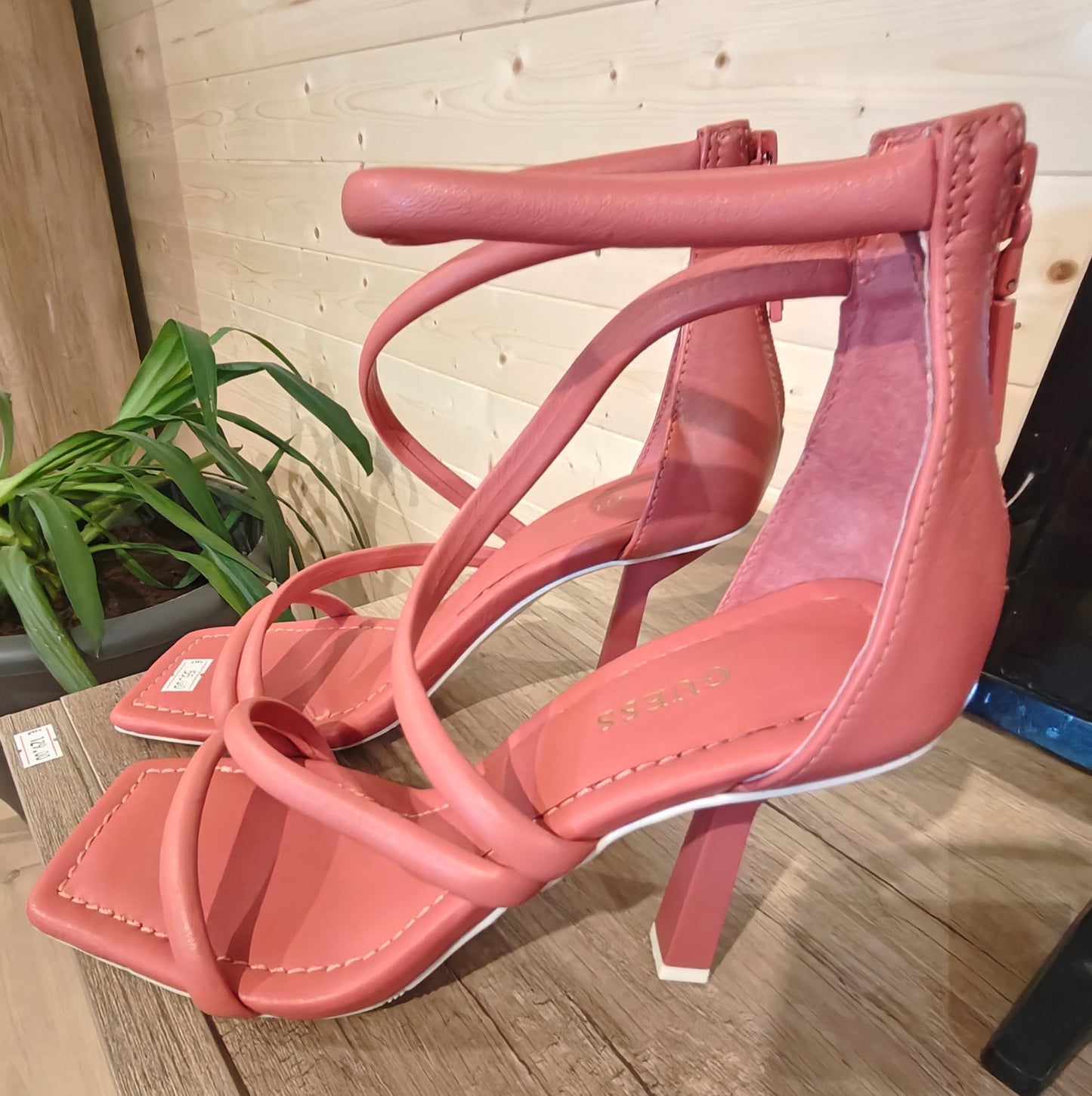Escarpin GUESS T37